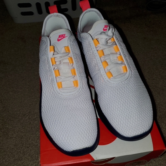 nike women's air max motion 2 neon running shoes